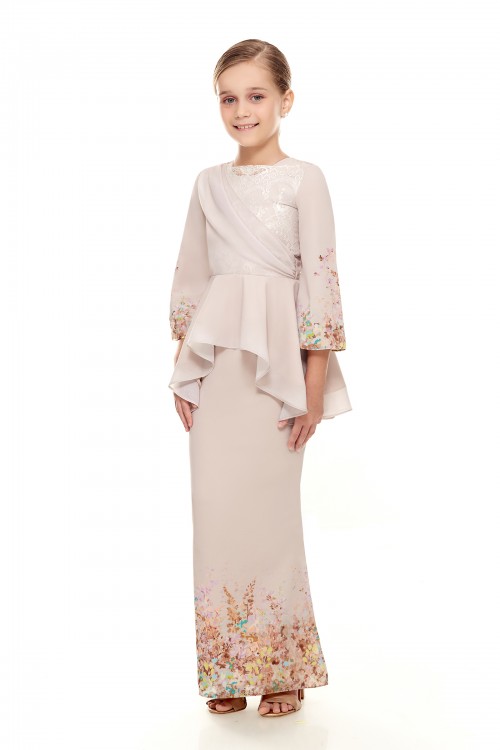 DAREENA KURUNG KIDS IN NUDE SAND