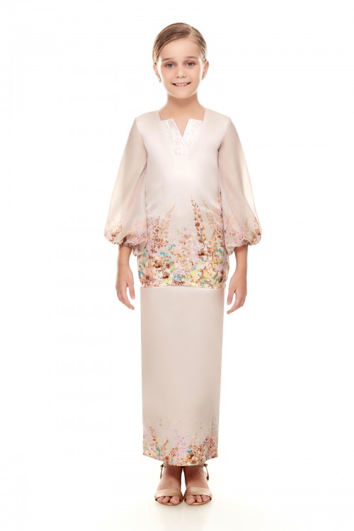 DELANEY KURUNG KIDS IN NUDE SAND