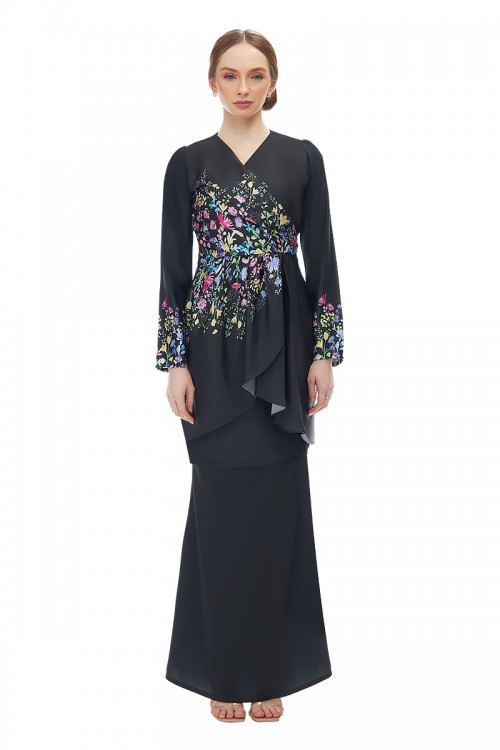 REANNA KURUNG IN BLACK