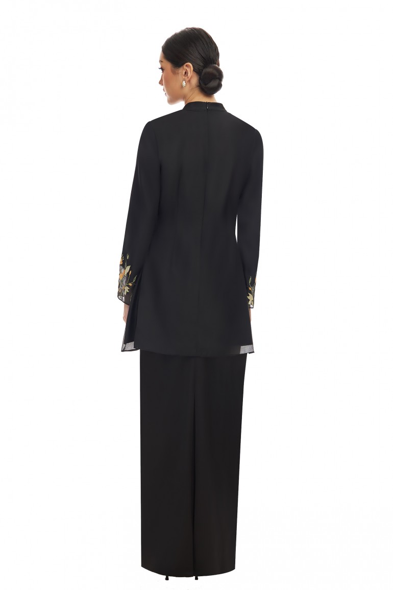 ARIANA KURUNG IN BLACK