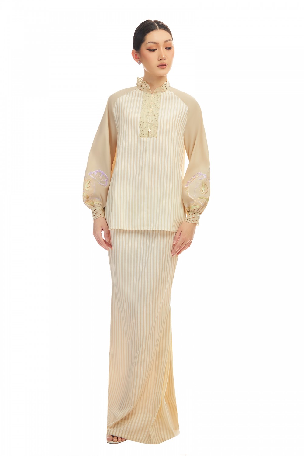 REAGAN KURUNG IN NUDE