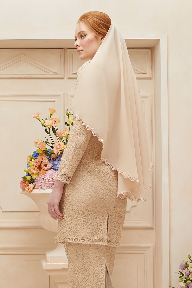 REYNA HALFMOON SHAWL IN NUDE