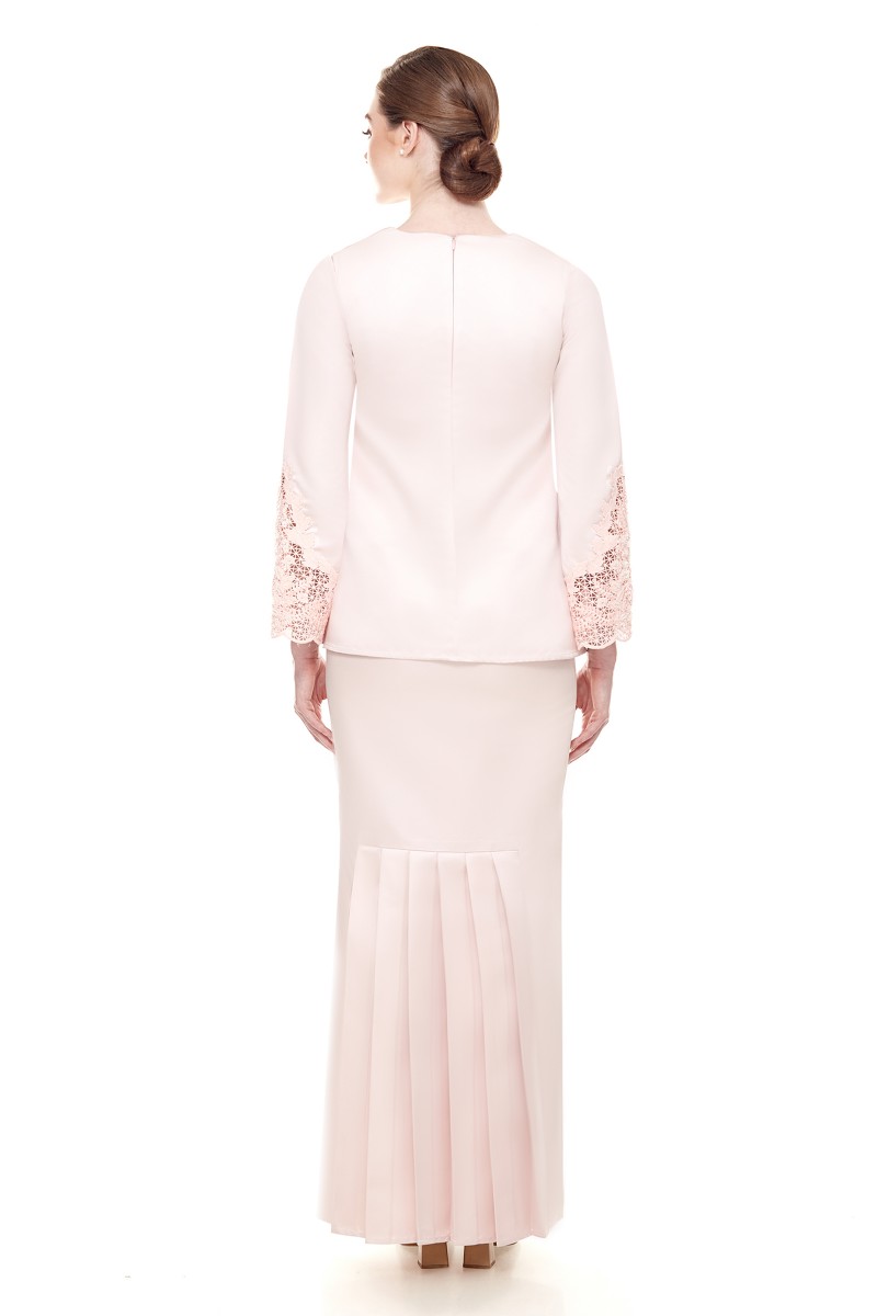 ROXANNE KURUNG IN BABY PINK