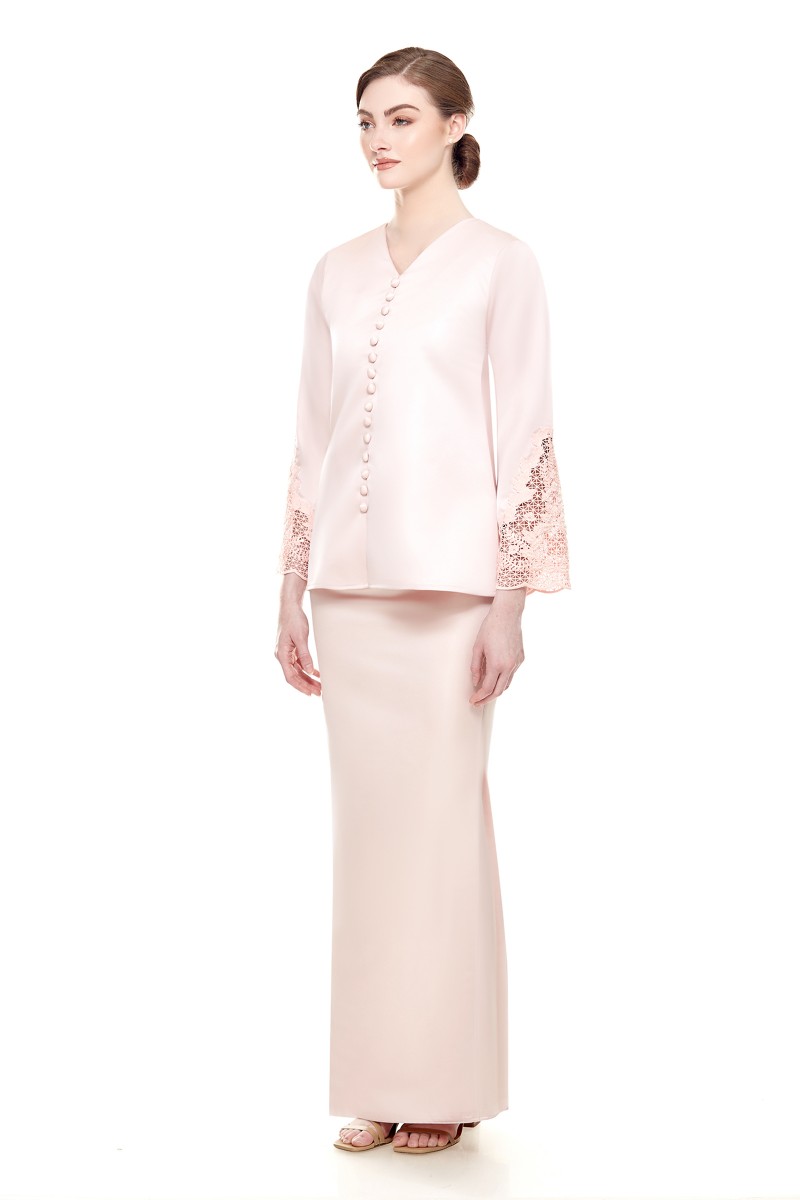 ROXANNE KURUNG IN BABY PINK