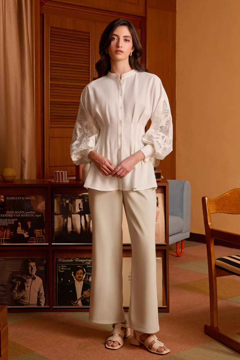 CYRA BLOUSE IN OFF WHITE