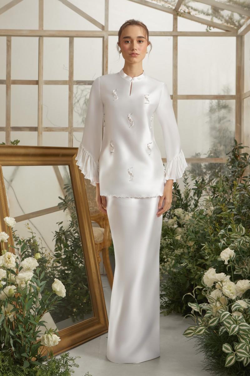 ESME KURUNG IN OFF WHITE