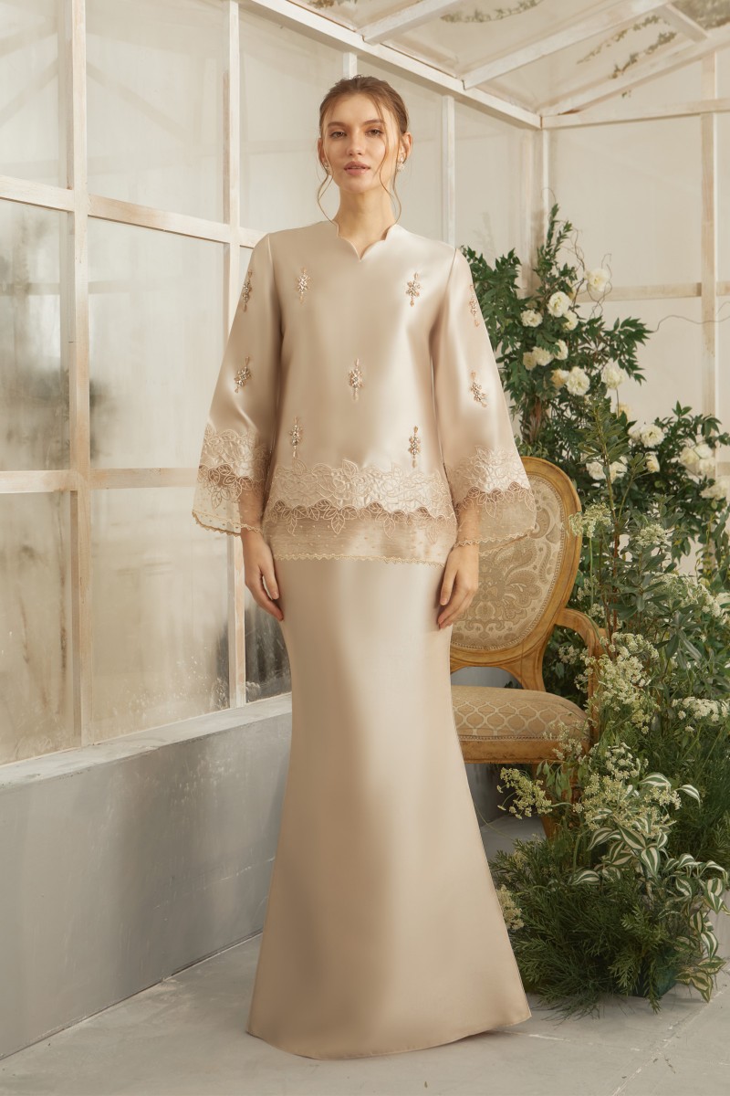 LUCIA KURUNG IN CHAMPAGNE