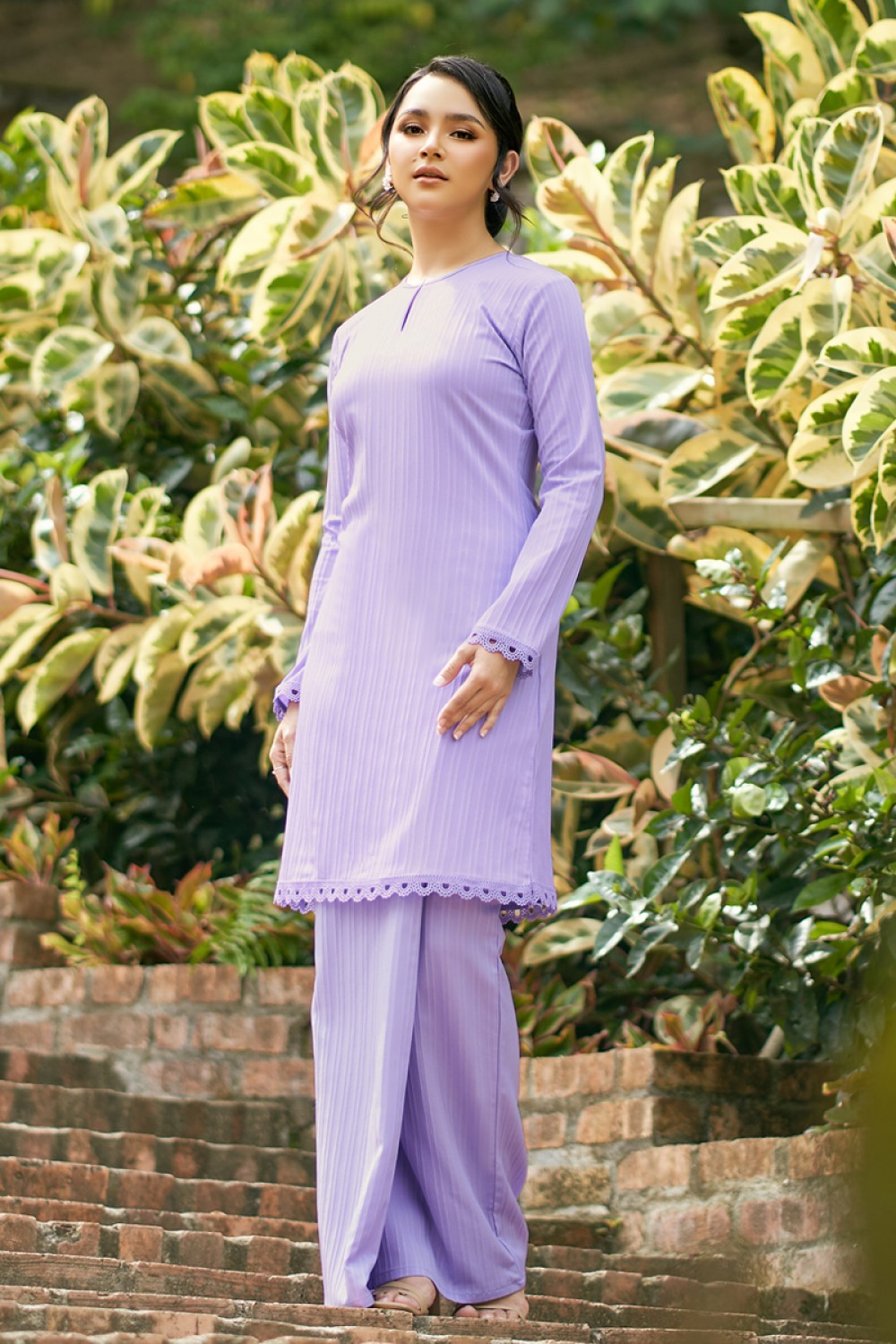 ZANEERA KURUNG - Maroon