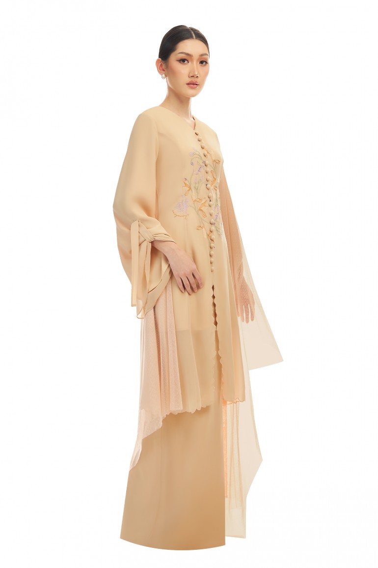 HAYDEE KURUNG IN NUDE