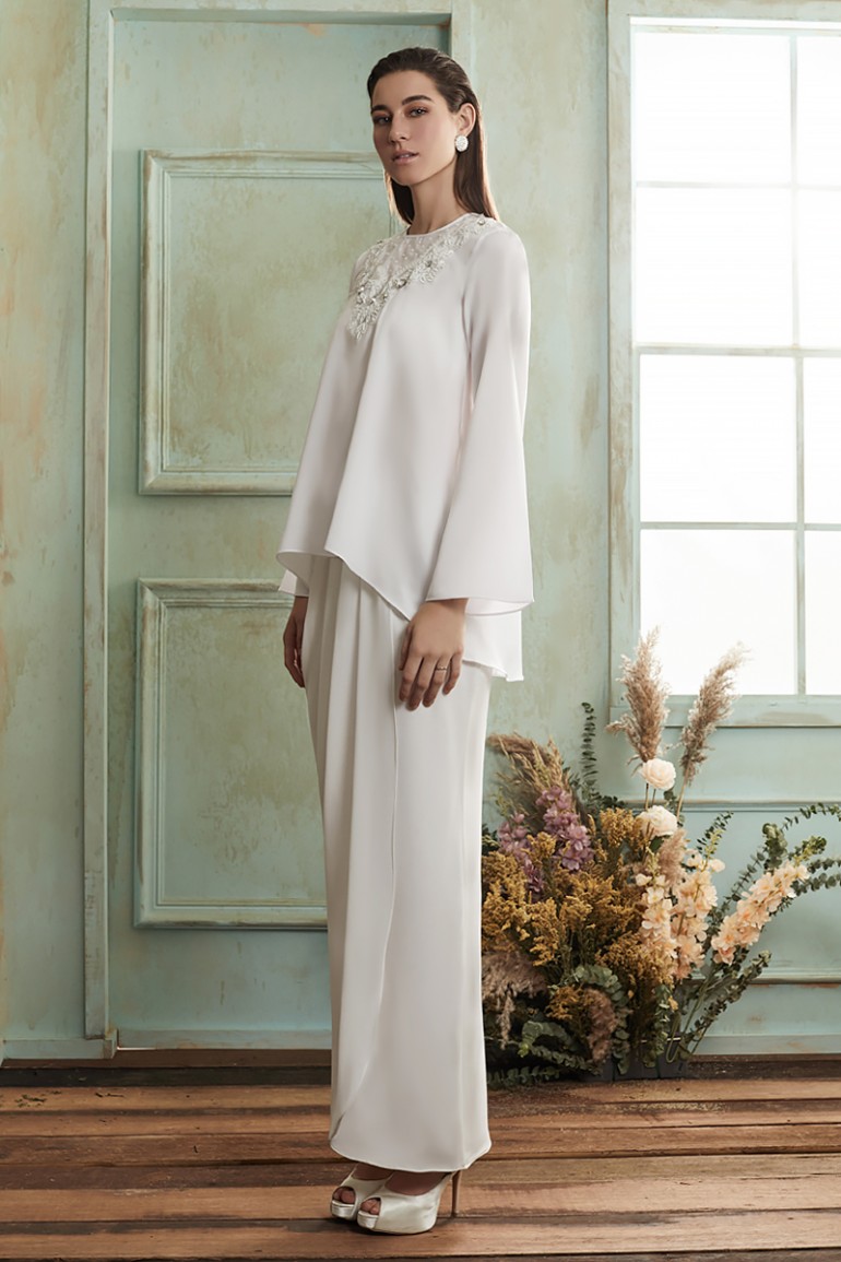 CAMELLIA KURUNG IN OFF WHITE