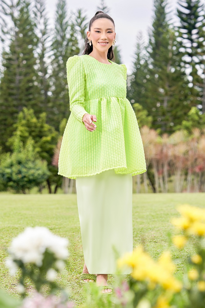 AESTRID BLOUSE IN LIME GREEN